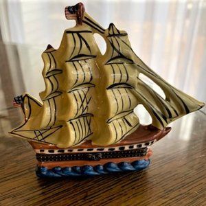 NWOT 5” MINI CONSTITUTION SHIP Hinged Ceramic Box with Charms